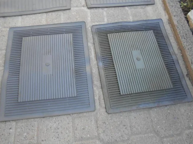 1-ENSEMBLE DE 4 TAPIS EN CAOUTCHOUC GRIS,SAUVE-PANTALON,POUR AUTOMOBILES. thumbnail 3