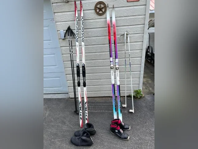 Ensemble de ski de fond Rossignol et Fischer