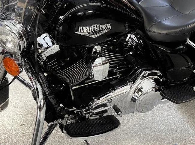 2014 Road King Harley-Davidson thumbnail 5