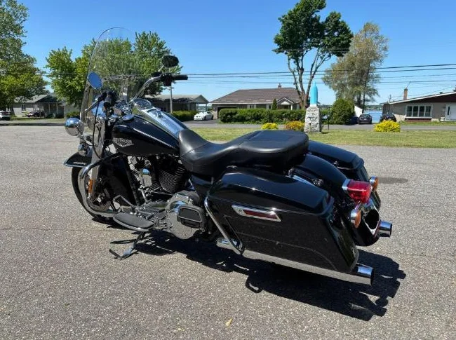 2014 Road King Harley-Davidson thumbnail 3