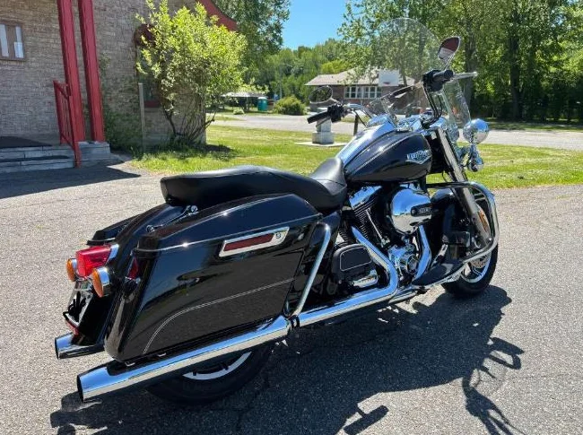 2014 Road King Harley-Davidson thumbnail 4