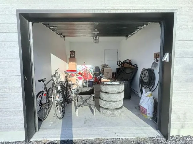 Garage privé / entrepôt Terrebonne, 340$/mois, 1er juillet 2026 thumbnail 2