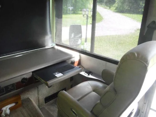2015 Classe A Fleetwood Bounder 35K 36 pi. négociable vente rapide thumbnail 7