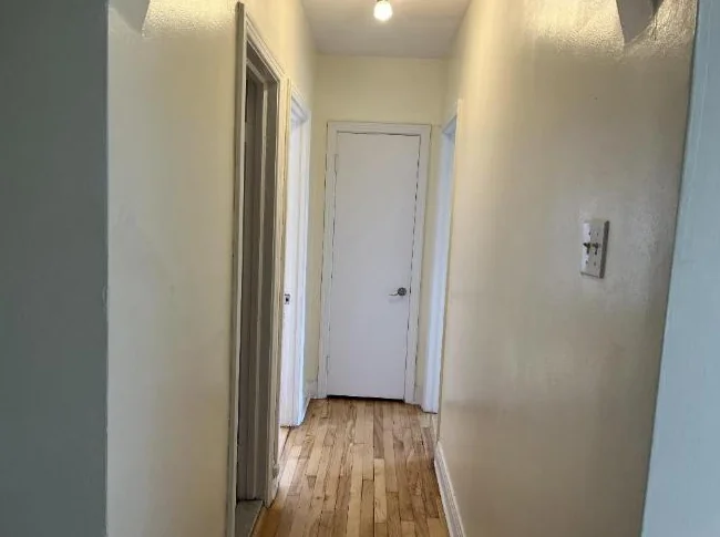 METRO COTE ST. CATHERINE  GRANDE 4.5  EN FACE DE LA BATIMENT BEL VUE thumbnail 6