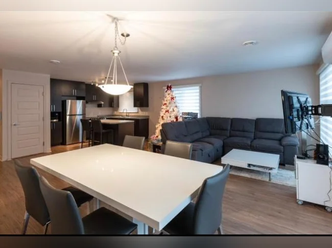logement à louer rive sud, ascenseur privé thumbnail 4