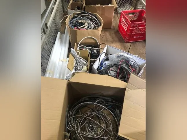 6 boites de fils électriques divers
