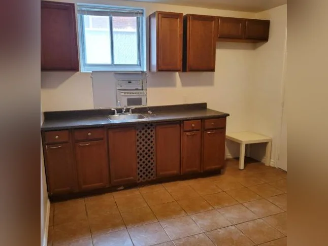 🏡 À LOUER – 3 ½ (demi sous-sol) – Quartier calme et paisible