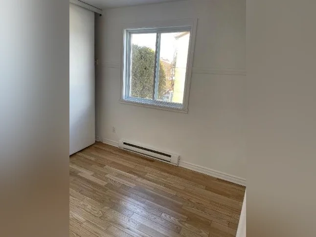 Grand 5 ½ entièrement rénové à Longueuil – Disponible maintenant! thumbnail 7