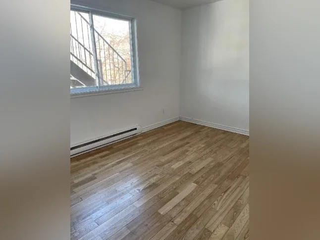 Grand 5 ½ entièrement rénové à Longueuil – Disponible maintenant! thumbnail 8